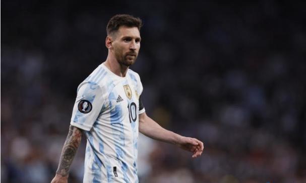 她57岁才走红，两婚两离都